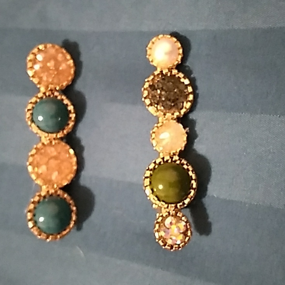Multicolored faux stone and gold barrettes pair